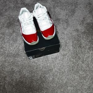 Retro 11 University red lows